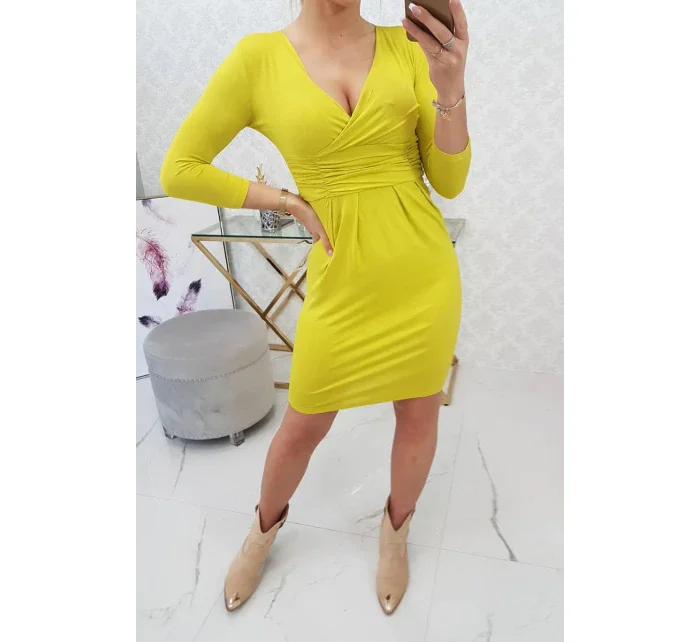 Přiléhavé šaty s výřezem pod prsy kiwi Přiléhavé šaty s výřezem pod prsy kiwi