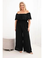 Dámský overal Plus Size s odhalenými rameny, volánem a širokými nohavicemi černý