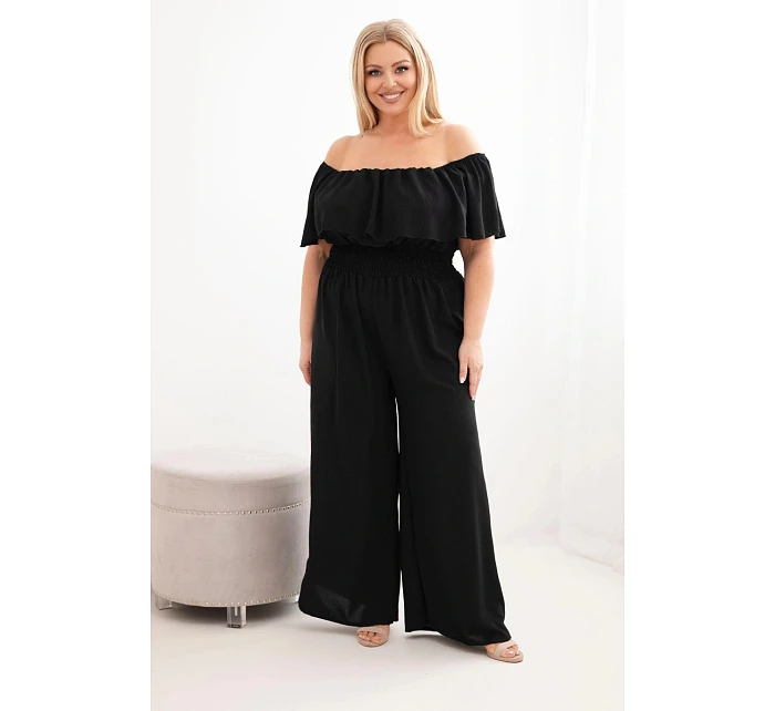 Dámský overal Plus Size s odhalenými rameny, volánem a širokými nohavicemi černý