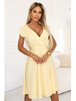 SCARLETT rozšířené midi šaty s obálkovým výstřihem a páskem  žluté model 22043325 - numoco