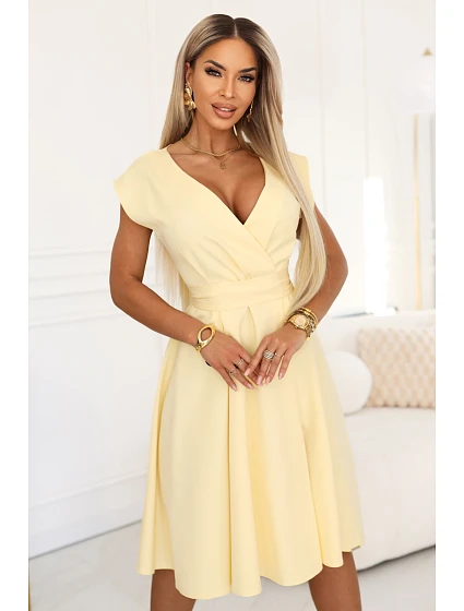 SCARLETT rozšířené midi šaty s obálkovým výstřihem a páskem  žluté model 22043325 - numoco