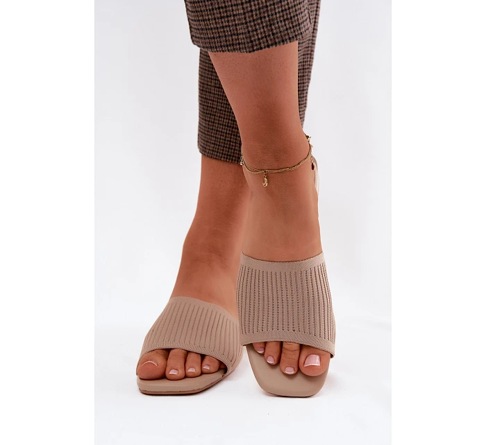 Materiálové dámské pantofle na plochém podpatku tmavě béžové model 22122687 - Boto