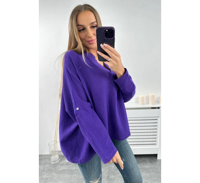 Mušelínová halenka s ohrnutými rukávy tmavě fialová