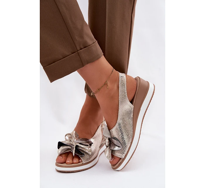 Kožené sandály na platformě s ozdobou model 22101402 Zlaté - S.Barski