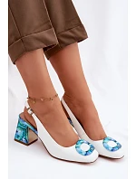 Kožené dámské sandály na podpatku s přezkou D&A model 22100330 bílé - S.Barski Kožené dámské sandály na podpatku s přezkou D&A model 22100330 bílé - S.Barski