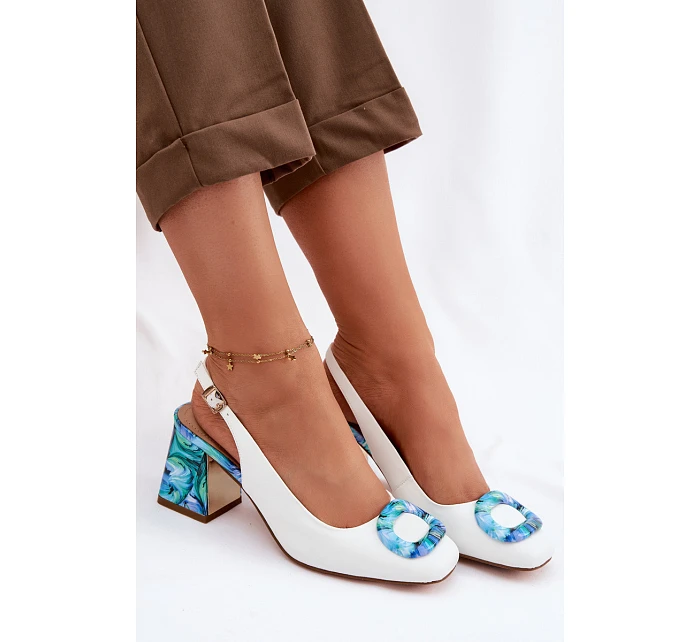 Kožené dámské sandály na podpatku s přezkou D&A model 22100330 bílé - S.Barski Kožené dámské sandály na podpatku s přezkou D&A model 22100330 bílé - S.Barski