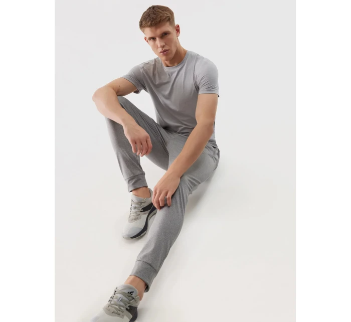 Pánské sportovní rychleschnoucí kalhoty 4F - chladné světle šedé Pánské sportovní rychleschnoucí kalhoty 4F - chladné světle šedé