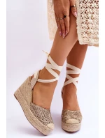Vázané dámské sandály na klínu Béžové model 21613938 - Boto Vázané dámské sandály na klínu Béžové model 21613938 - Boto