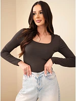 Dámská basic halenka se čtvercovým výstřihem a dlouhým rukávem hnědá Dámská basic halenka se čtvercovým výstřihem a dlouhým rukávem hnědá