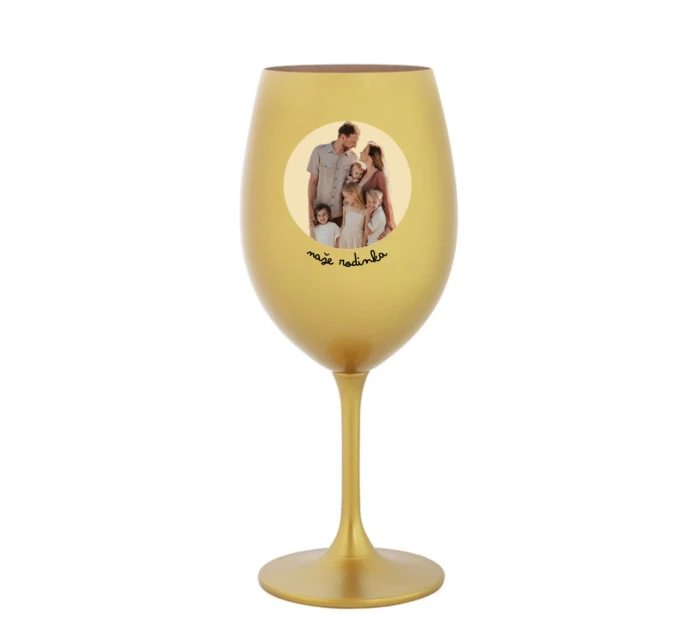 Personalizovaná sklenice s výřezem fotky na podkladu