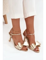 Sandály na podpatku s mašlí zlaté model 21709782 - Boto Sandály na podpatku s mašlí zlaté model 21709782 - Boto