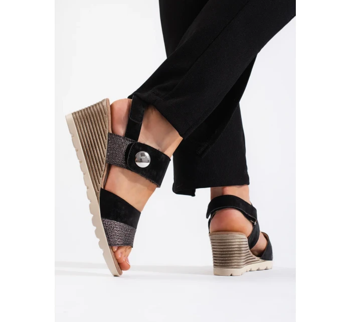 Zajímavé sandály černé dámské na klínku Zajímavé sandály černé dámské na klínku