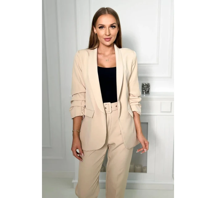 Elegantní souprava saka a kalhot tmavě béžové barvy Elegantní souprava saka a kalhot tmavě béžové barvy