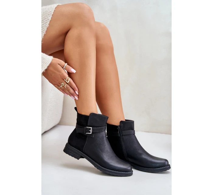 Zateplené Boty Na Plochém Podpatku Se Páskem Černé model 21675492 - EVENTO Zateplené Boty Na Plochém Podpatku Se Páskem Černé model 21675492 - EVENTO
