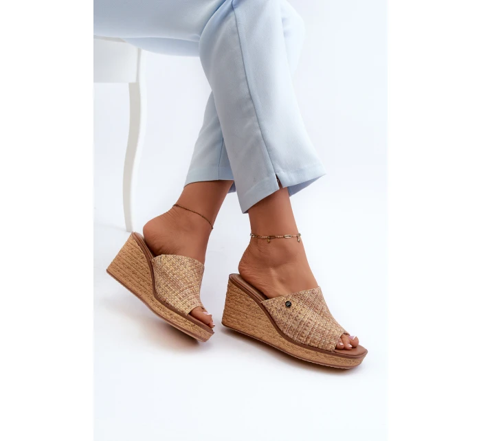 Dámské pantofle na podpatku model 21659185 Beige - SERGIO LEONE