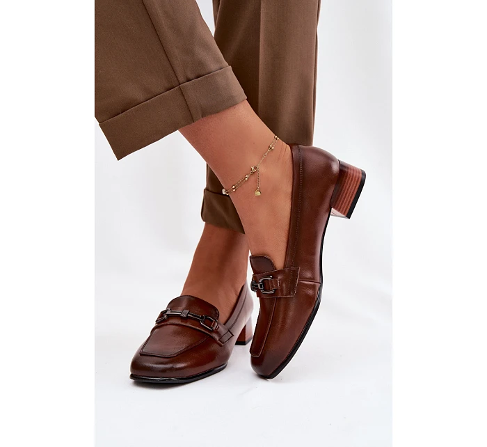 Kožené dámské polobotky na podpatku s ozdobou model 22069498 hnědé - VINCEZA Kožené dámské polobotky na podpatku s ozdobou model 22069498 hnědé - VINCEZA