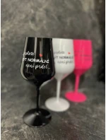 ...PROTOŽE BÝT NORMÁLNÍ NENÍ PRDEL... - růžová nerozbitná sklenice na víno 470 ml