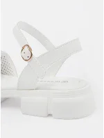 Výborné  sandály bílé dámské platforma