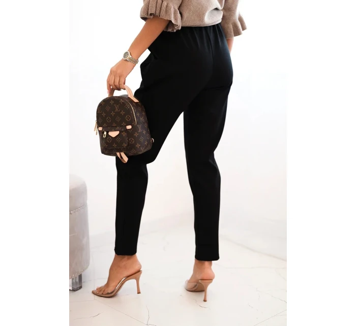 Dámské viskózové kalhoty s páskem a model 21407249 nohavicemi černé - K-Fashion