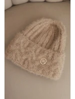 Dámská zimní čepice z huňaté pleteniny a s knoflíkem model 21441806 - K-Fashion Dámská zimní čepice z huňaté pleteniny a s knoflíkem model 21441806 - K-Fashion