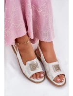 Elegantní Dámské Sandály Na Plochém Podpatku S Dekorací S.Barski KV51-082 Stříbrné Elegantní Dámské Sandály Na Plochém Podpatku S Dekorací S.Barski KV51-082 Stříbrné