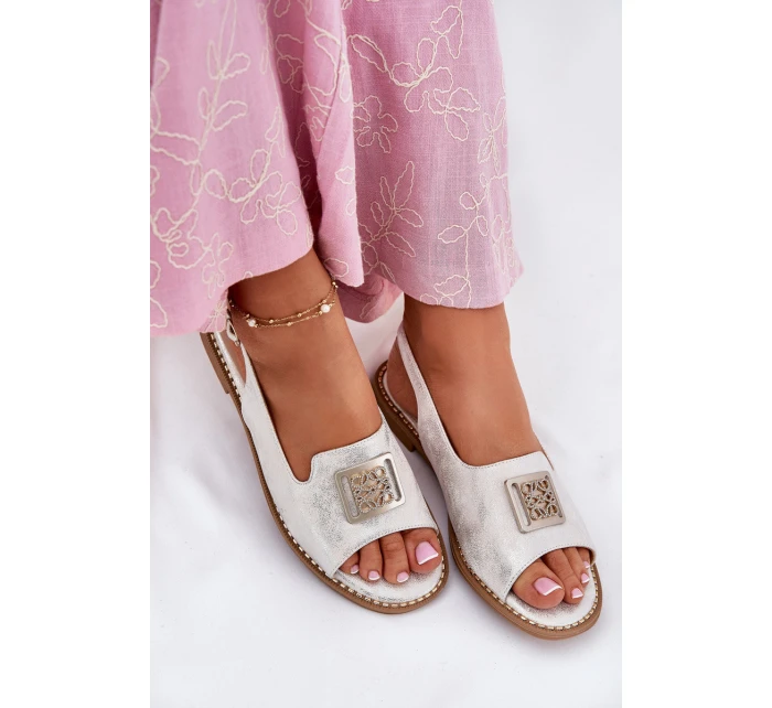 Elegantní Dámské Sandály Na Plochém Podpatku S Dekorací S.Barski KV51-082 Stříbrné Elegantní Dámské Sandály Na Plochém Podpatku S Dekorací S.Barski KV51-082 Stříbrné