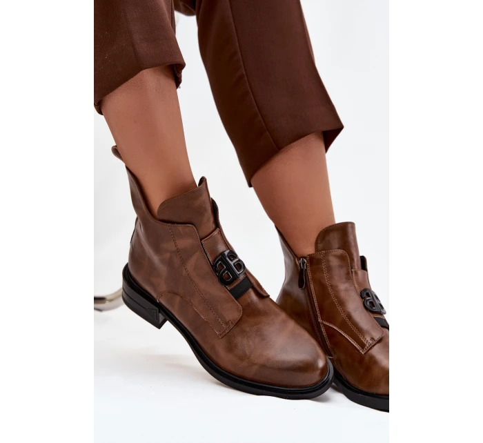 Zateplené kožené dámské kotníkové boty s ozdobným detailem hnědé Briselda Zateplené kožené dámské kotníkové boty s ozdobným detailem hnědé Briselda
