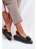 Kožené Lakované Dámské Sandály Na Klínu s Dekorací Černé model 21695653 - Artiker