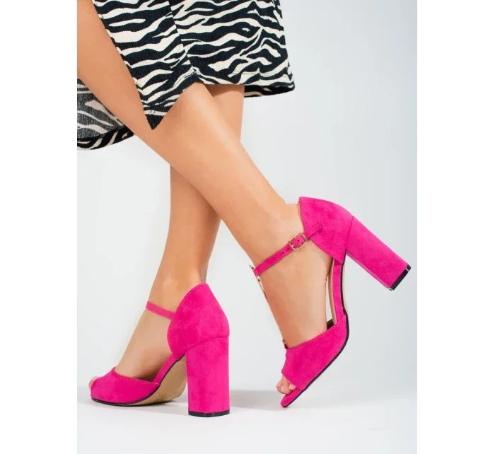 Krásné růžové sandály dámské na širokém podpatku Krásné růžové sandály dámské na širokém podpatku