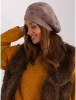 Czapka AT CZ model 18987365 ciemny bezowy - FPrice Czapka AT CZ model 18987365 ciemny bezowy - FPrice