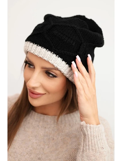 Dámská zimní čepice z vlny s proplétaným vzorem K443 černá + béžová