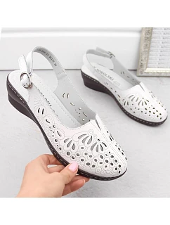 Dámské pohodlné ažurové sandály bílé model 22116998 - T.Sokolski