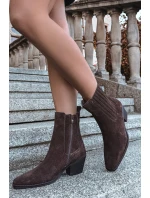 Semišové dámské boty na podpatku zateplené hnědé model 21747763 - Boto Semišové dámské boty na podpatku zateplené hnědé model 21747763 - Boto