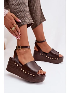 Dámské sandály na platformě se zlatými sponami čokoládové model 21960939 - Boto