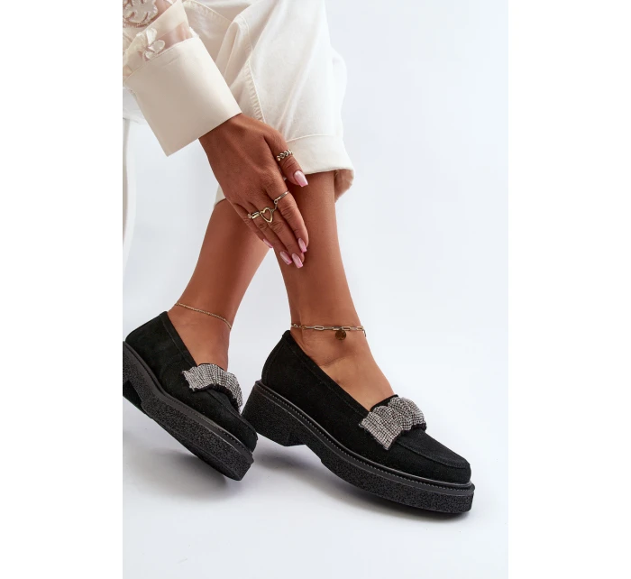 model 21652546 Dámské semišové mokasíny s ozdobným páskem Černé - Zazoo model 21652546 Dámské semišové mokasíny s ozdobným páskem Černé - Zazoo