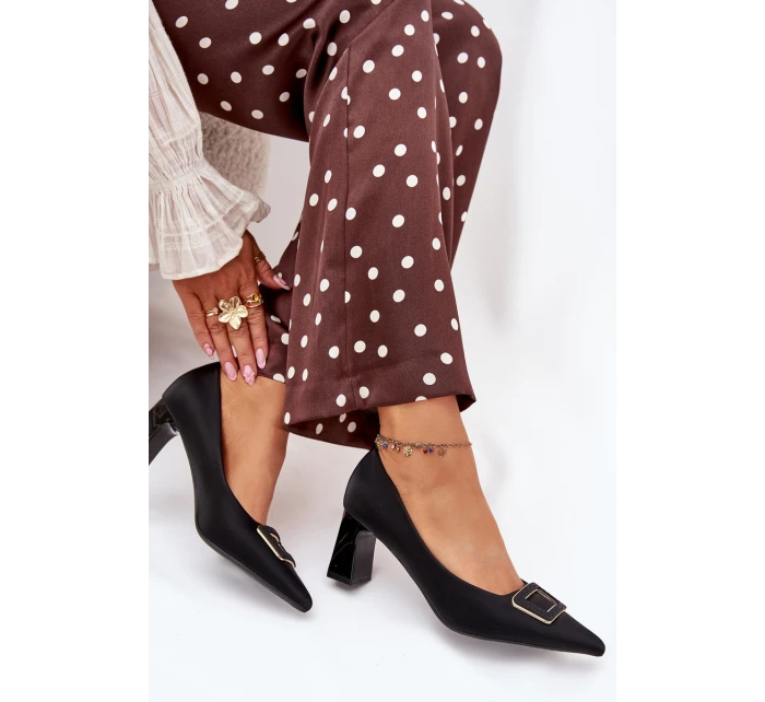 Lodičky na podpatku s ozdobnou sponou černé model 21704536 - Boto