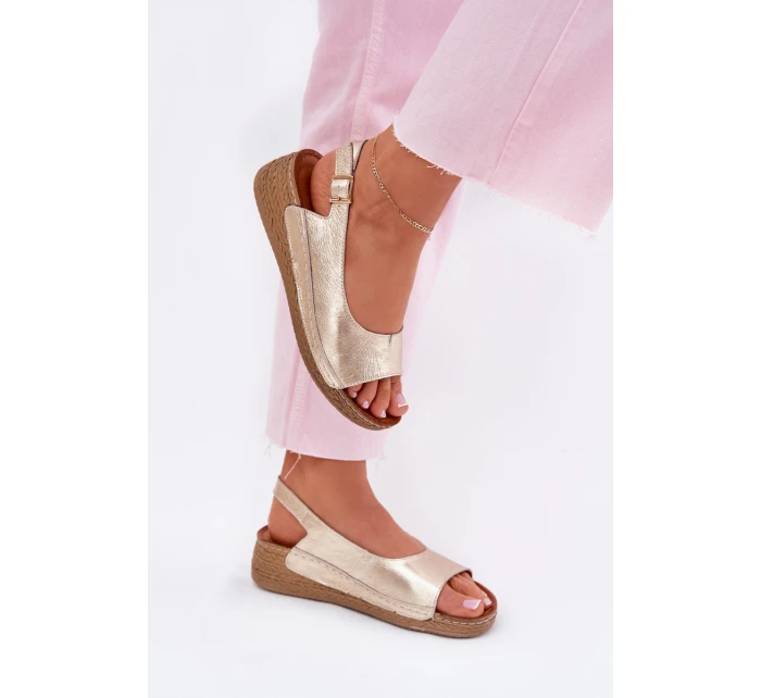 Dámské kožené sandály na klínu Maciejka L7069 Zlaté