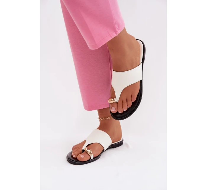 Dámské ploché eko kožené pantofle se zlatým detailem Bílá model 21956171 - Boto