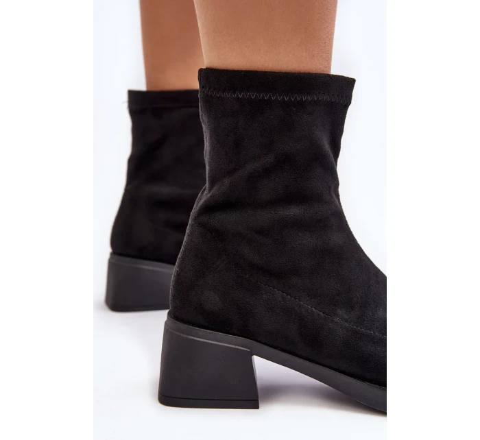 Černé dámské kozačky Aphroteia na nízkém podpatku Černé dámské kozačky Aphroteia na nízkém podpatku