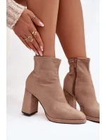 Dámské kotníkové boty z eko semiše na podpatku béžové Karvella Dámské kotníkové boty z eko semiše na podpatku béžové Karvella