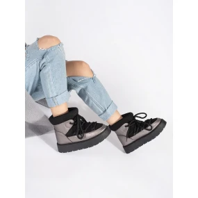 Pěkné dámské černé  sněhule platforma