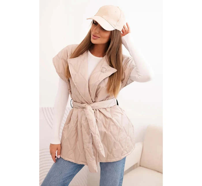 Dámská prošívaná vesta s páskem a širokým límcem béžová