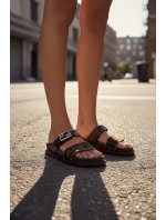 Dámské pantofle s zlatým sponou hnědé model 21898353 - Boto Dámské pantofle s zlatým sponou hnědé model 21898353 - Boto