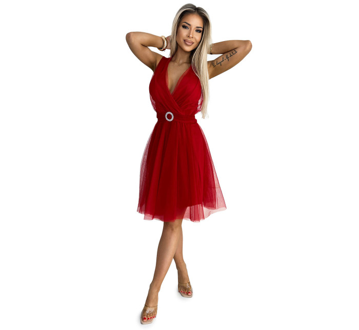 OLGA - Červené dámské tylové šaty s výstřihem a ozdobnou přezkou 525-3