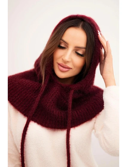 Dámská čepice s kapucí, šněrováním a copánkovým vzorem bordová