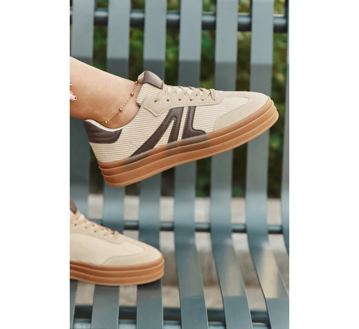 Sametové dámské tenisky na platformě Béžové model 21709523 - Boto Sametové dámské tenisky na platformě Béžové model 21709523 - Boto