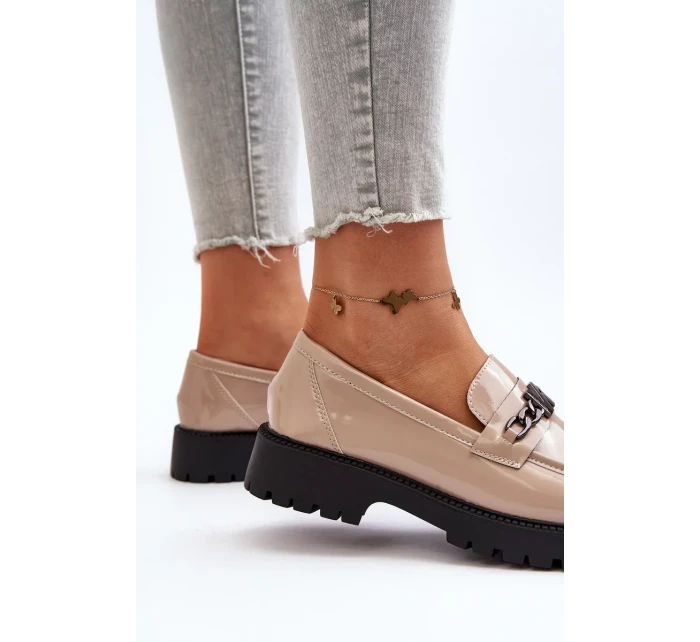 Dámské lakované mokasíny na plochém podpatku, béžová Ezoma