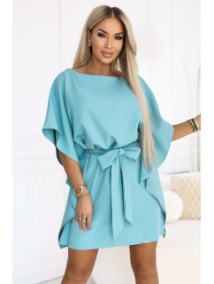 model 22015591 SOFIA Motýlí šaty se zavazováním v pase pastelově tyrkysové - numoco