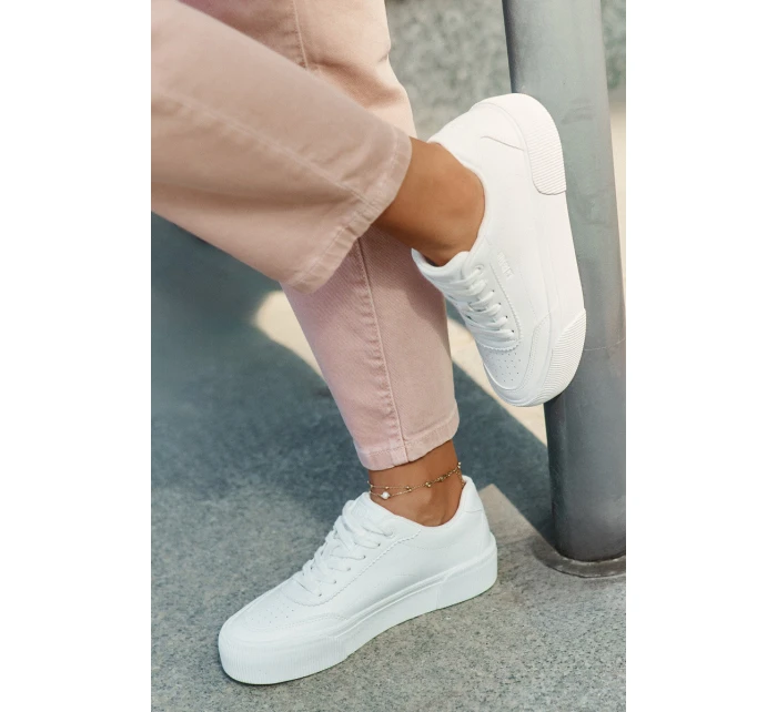 Nízké sneakersy z eko kůže Big Star RR274303 Bílé Nízké sneakersy z eko kůže Big Star RR274303 Bílé