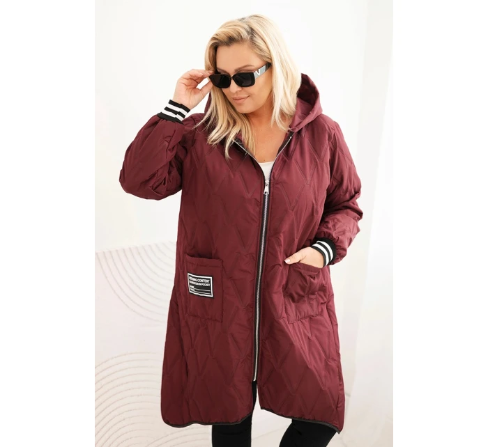 Dámská bunda Plus Size prošívaná s kapucí a model 21399764 manžetami švestková - K-Fashion